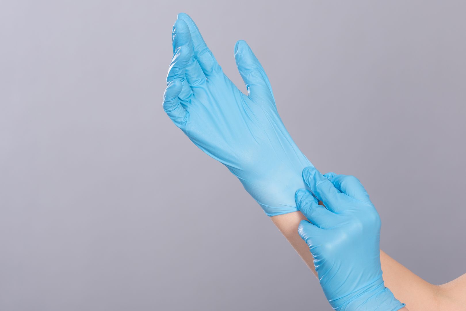 Неопреновые перчатки синего цвета